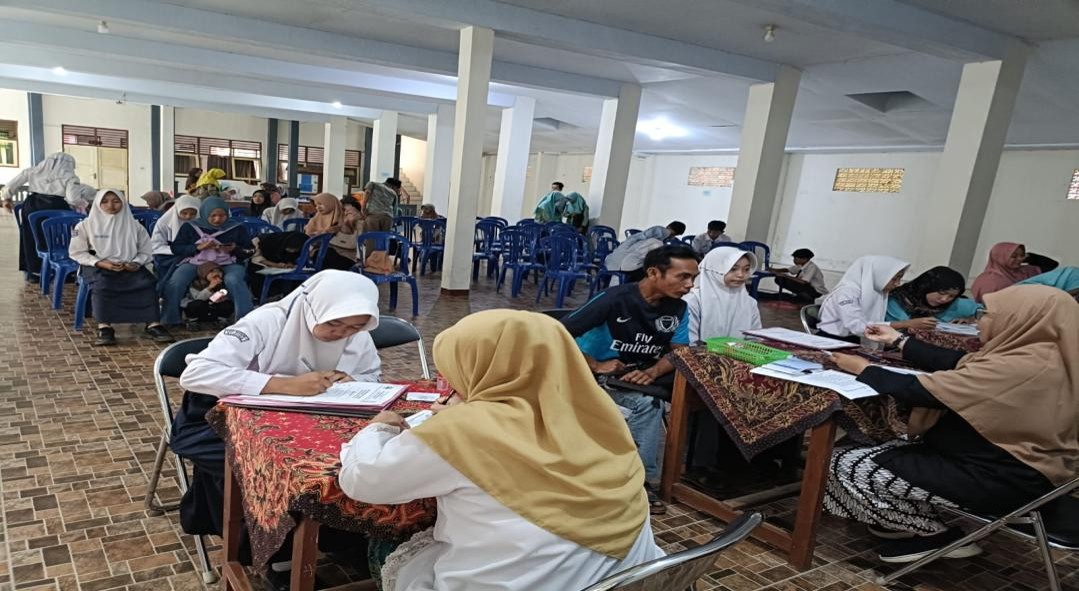 Hari Pertama Verifikasi dan Aktivasi Akun SPMB 2026 di SMA Negeri 1 Klirong Berjalan Tertib dan Lancar, Antusiasme Calon Murid Baru Sangat Tinggi